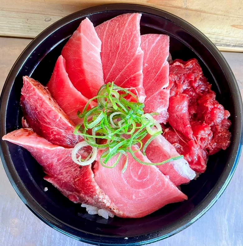 大間のマグロづくし丼