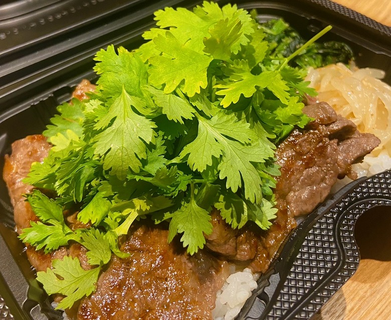 山盛りパクチー
